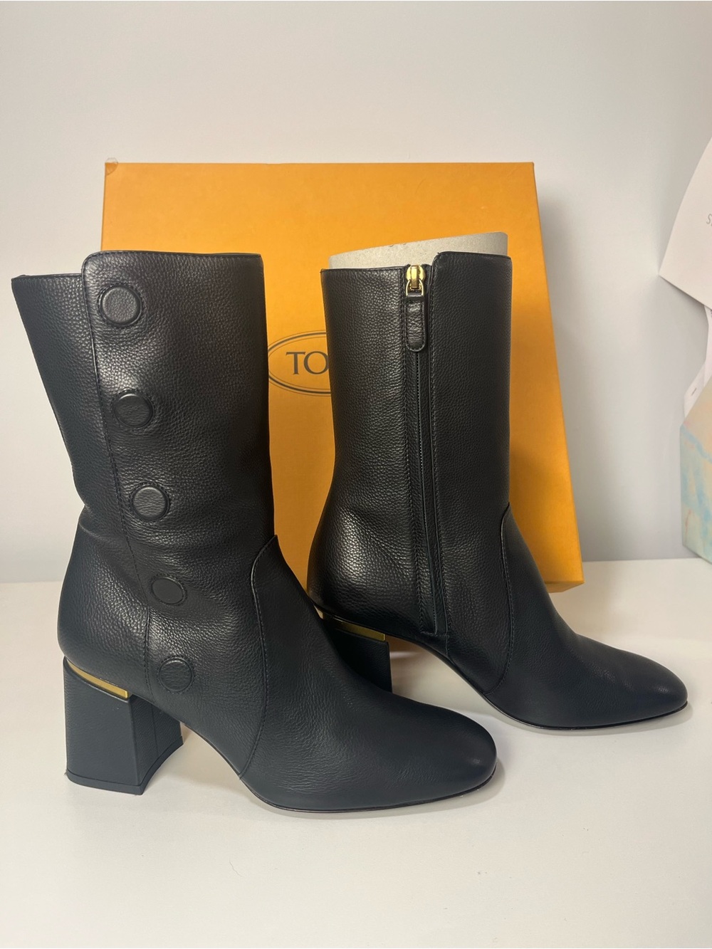 Tod's Cuoio Gomma T75 Leather Button Boots